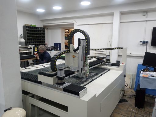 Metallcutter Flachbett